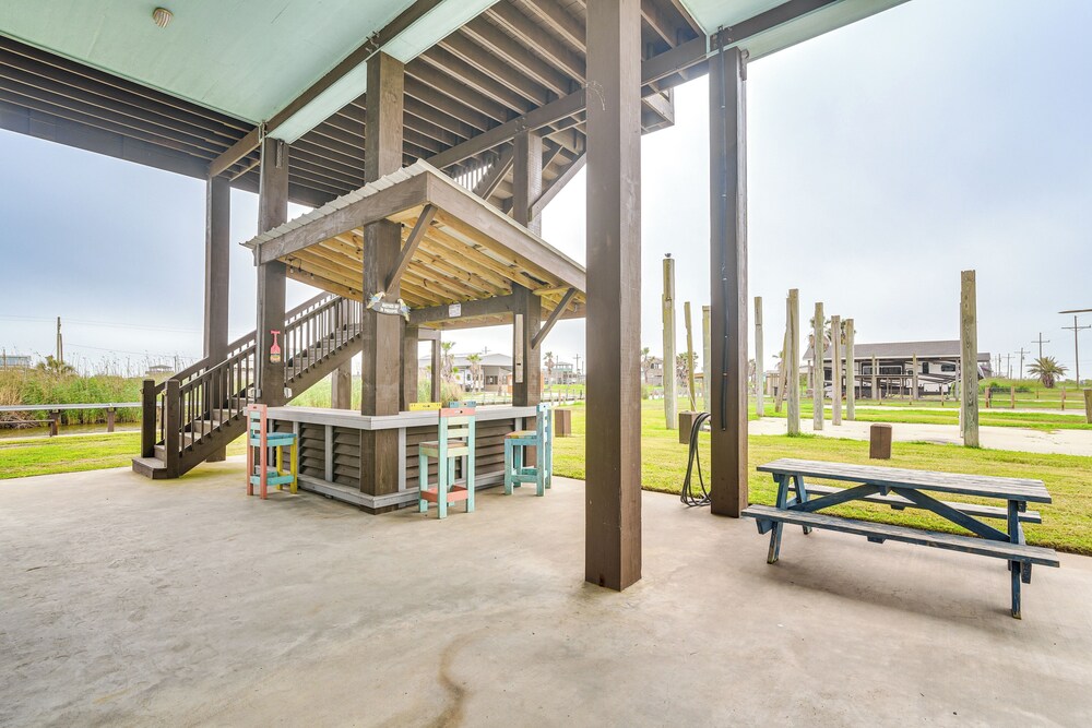 Canal-front Coastal Getaway in Gilchrist w/ Deck