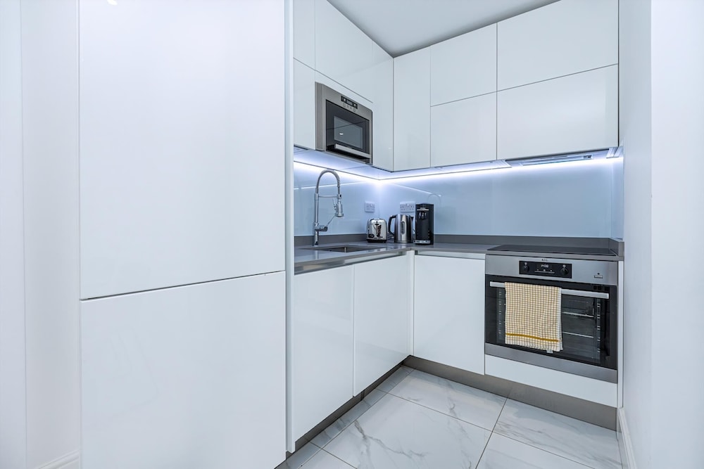 Modern Flat, Steps From Oxford Street!