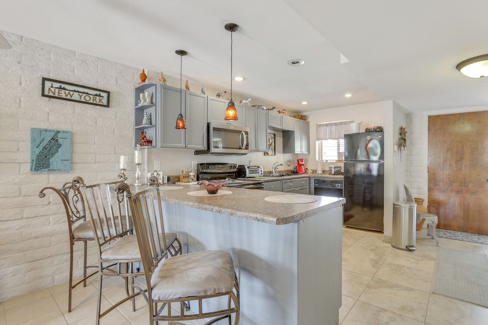 8 Mi to TPC Scottsdale: Quiet Condo w/ Pool Access
