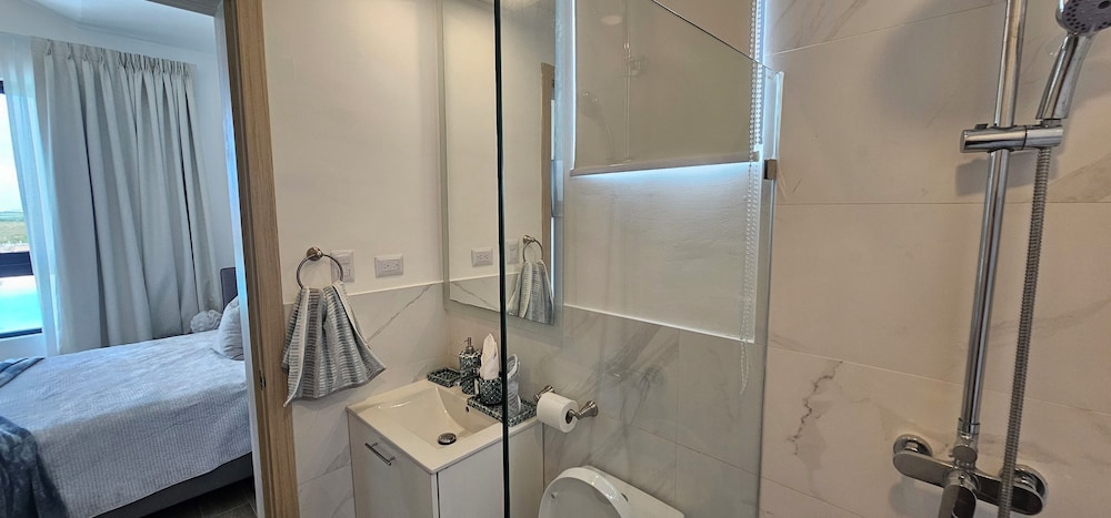 The Beach Spacious 2 Bedroom 2 Bath Apartment on top Floor With Stunning Views