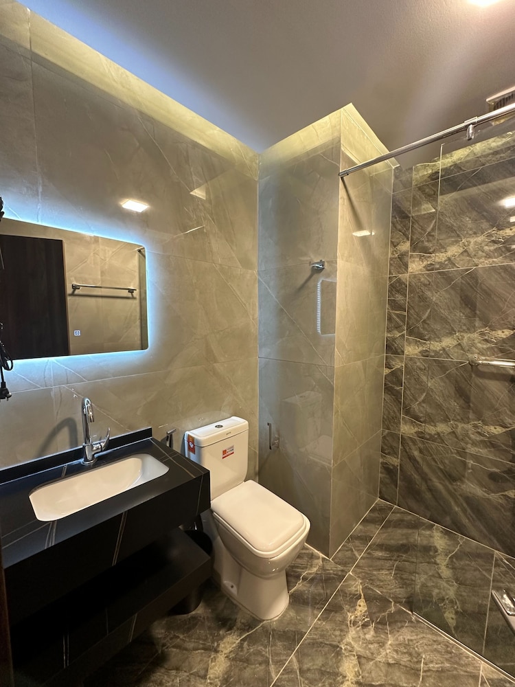 Charming Amman Apartment With Electric Heating & Satellite TV