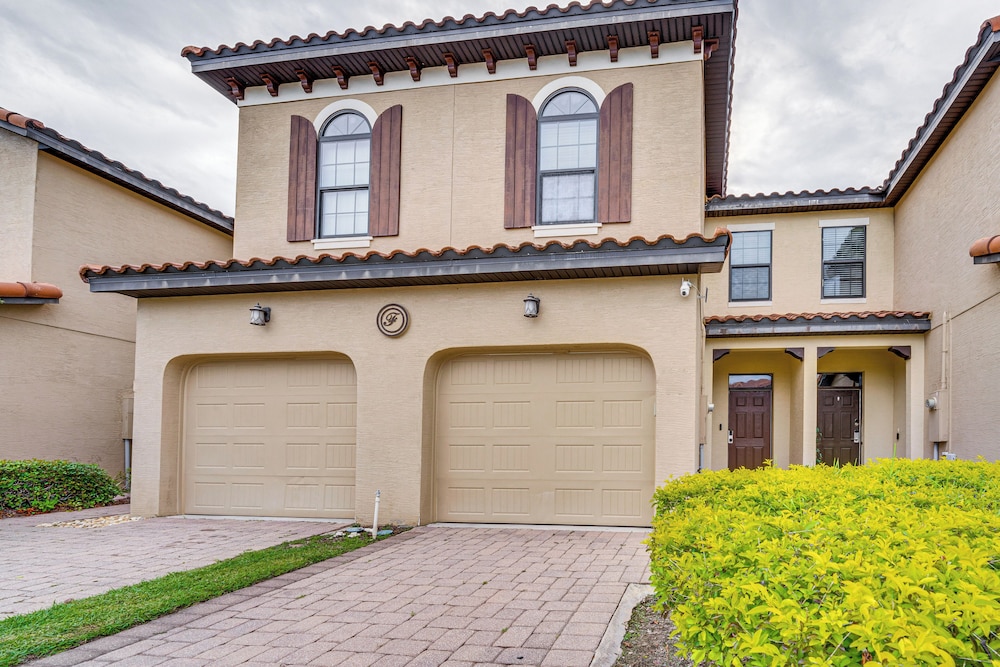 7 Mi to Disney: Davenport Townhome w/ Patio & Pool