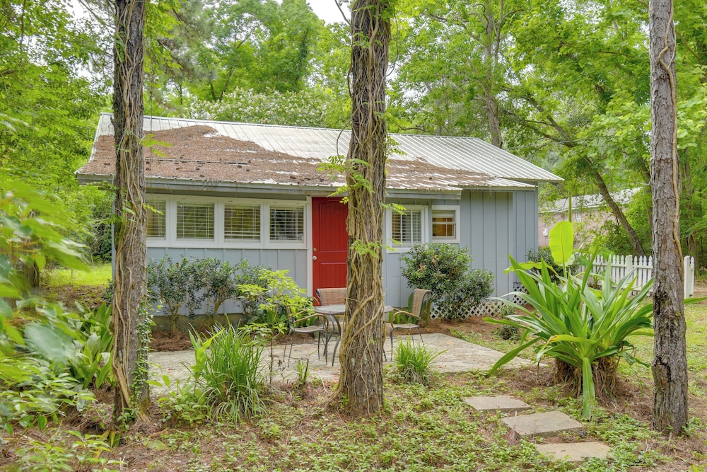 Cozy Fairhope Retreat w/ Patio & Grill!