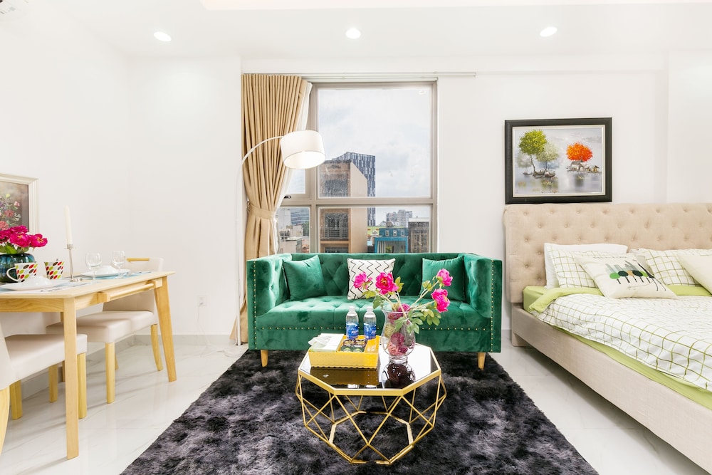 Jennifer House - Millenium Apartment