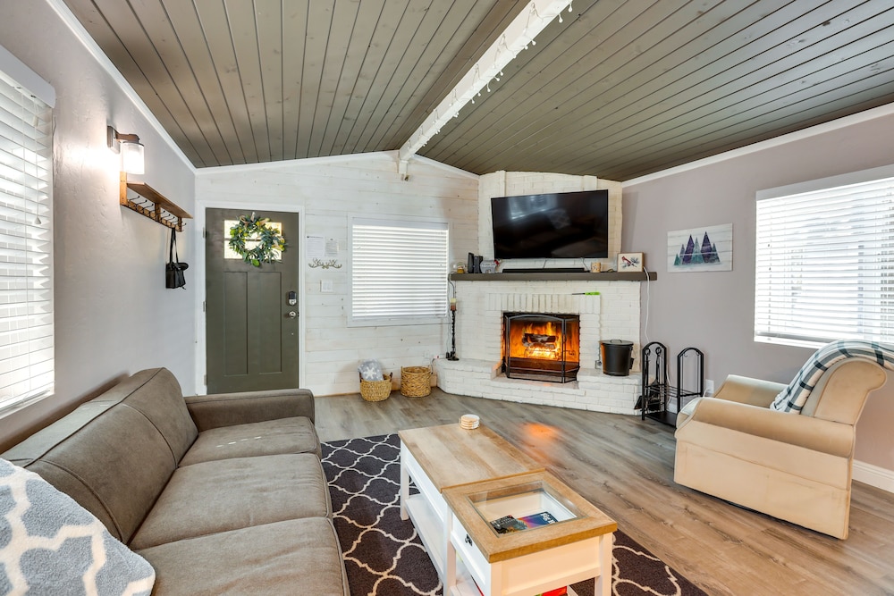 Sugarloaf Cabin w/ Fireplace Near Big Bear Lake - Property Image 14