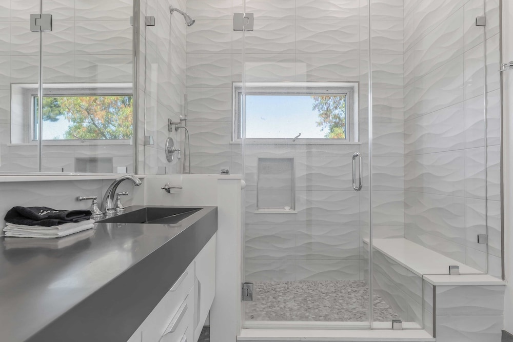 Luxe LA Escape w/ Pool, Views & Game Room Alta Vista Estate by Avantstay