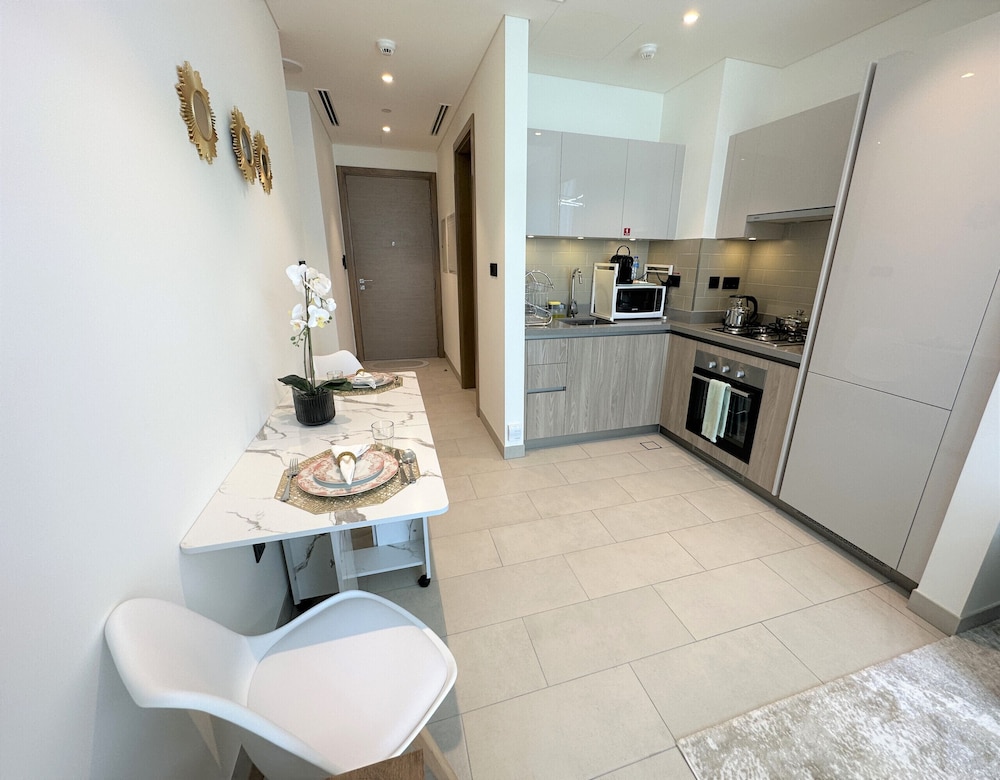 Easygo-indulging 1bdr Sobha Waves