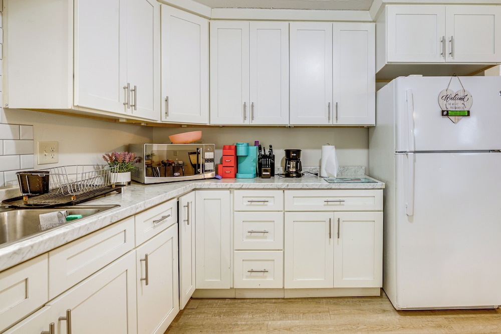 10 Mi to Hartford: Family Home w/ Yard
