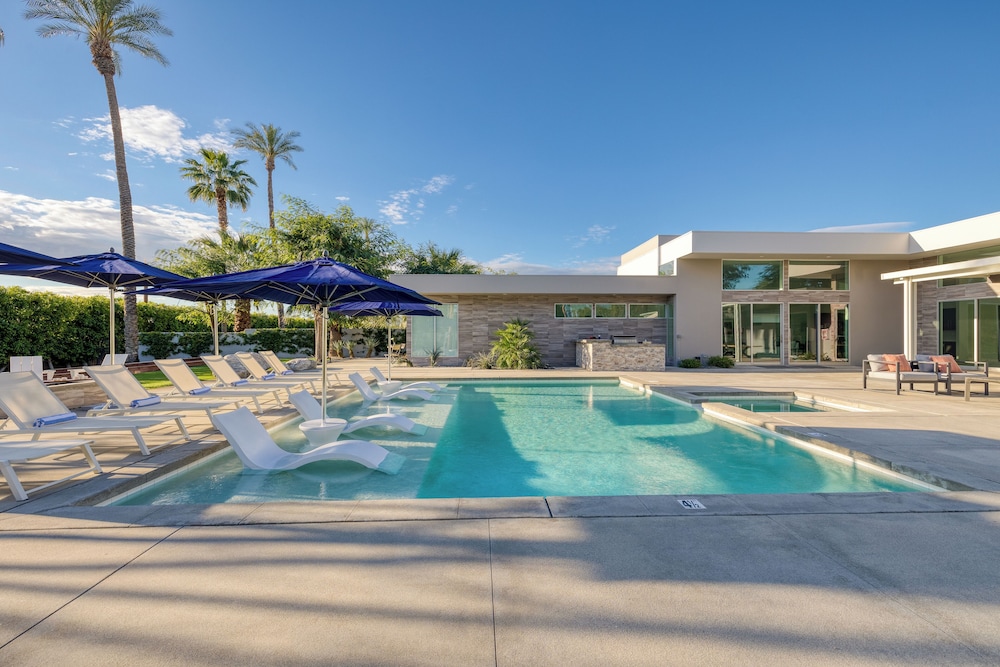 The Polo Villas by AvantStay – Modern Oasis Near Empire Polo Club