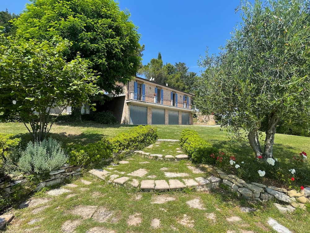 Casa Zefiro 4 by Marche Holiday Villas