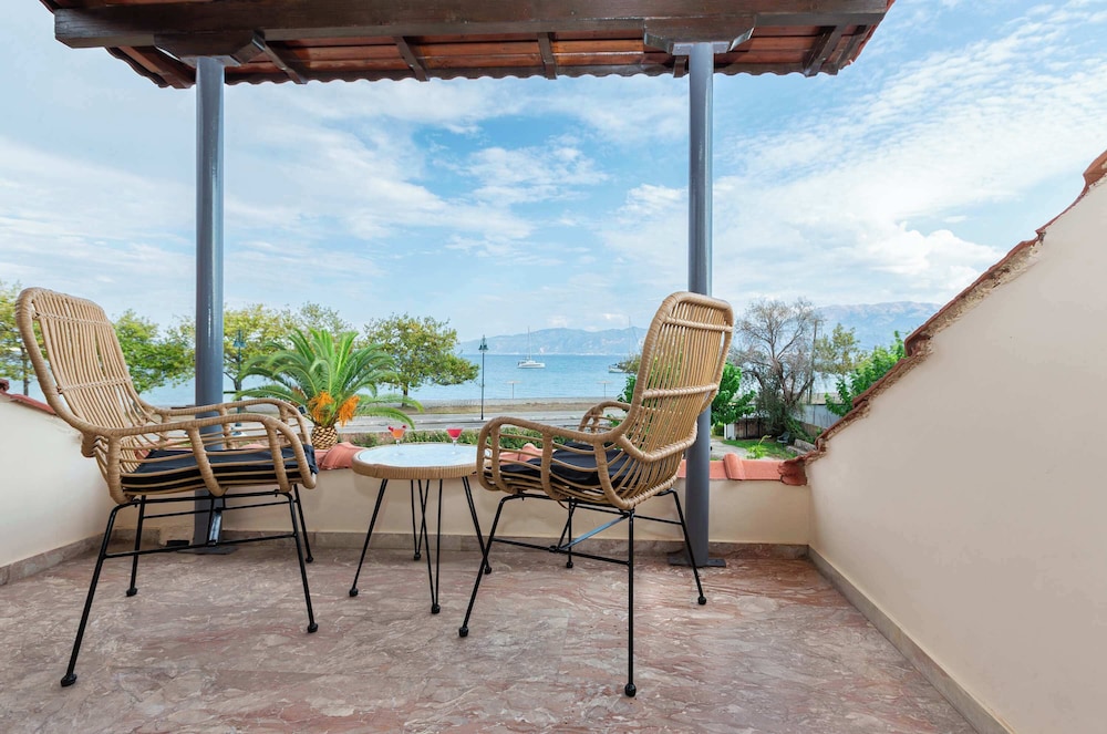 Villa Psani Beachfront Escape With Garden