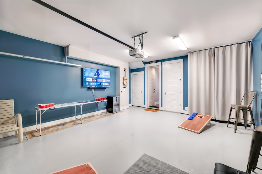 Close to DT Game Garage Bar Large Living Room