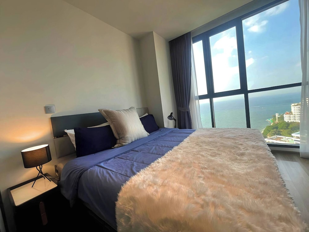 Gorgeous 1B Apt With Balcony in Azizi Fawad