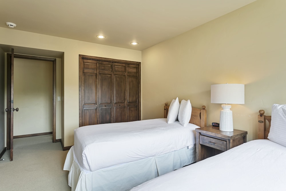 Upper Telemark Drive Home at Deer Valley Resort - 7 Bedroom Home with Hot Tub #2960 7 Home