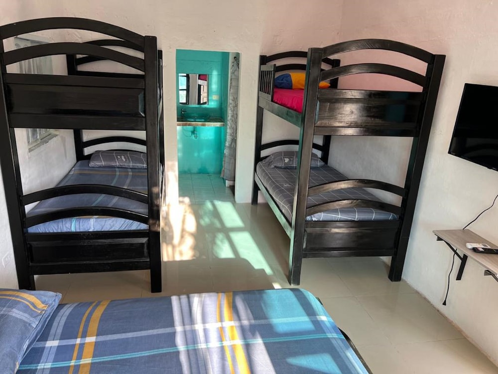 "room in Lodge - Tr-a1f Hostel Room Near Castillo San Felipe With Pool and Wifi"