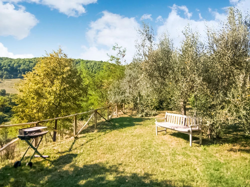 Rustic Serenity Farmhouse photo 4