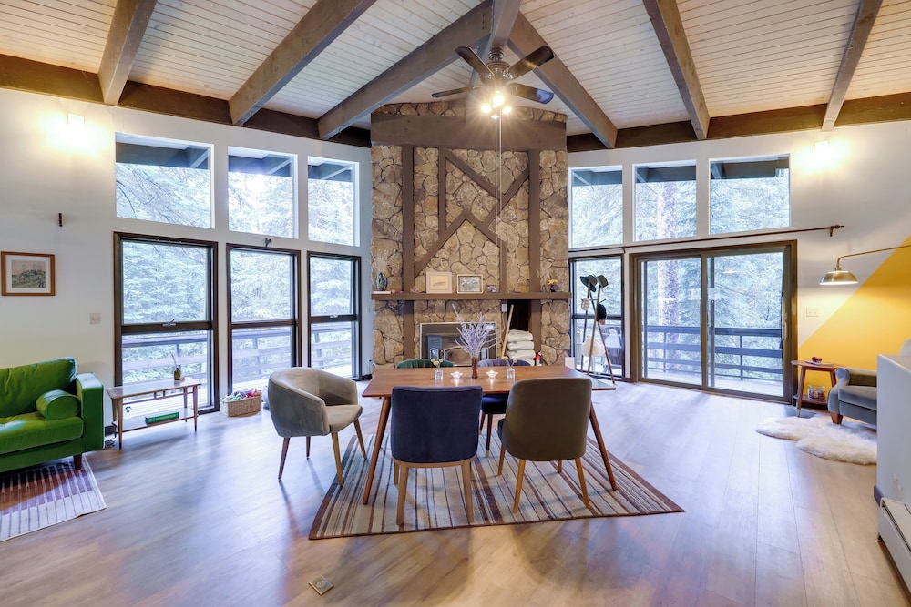 Mid-century Cabin: Creekside, Easy Access to I-70 view 5
