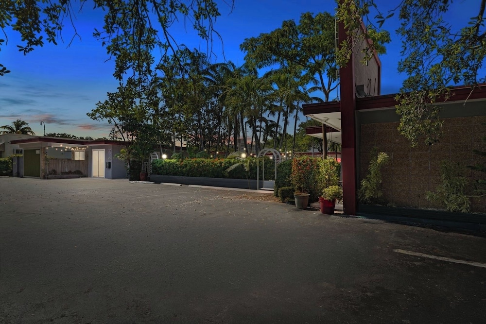 1BR Studio w/ Parking, Pet Friendly & BBQ Area