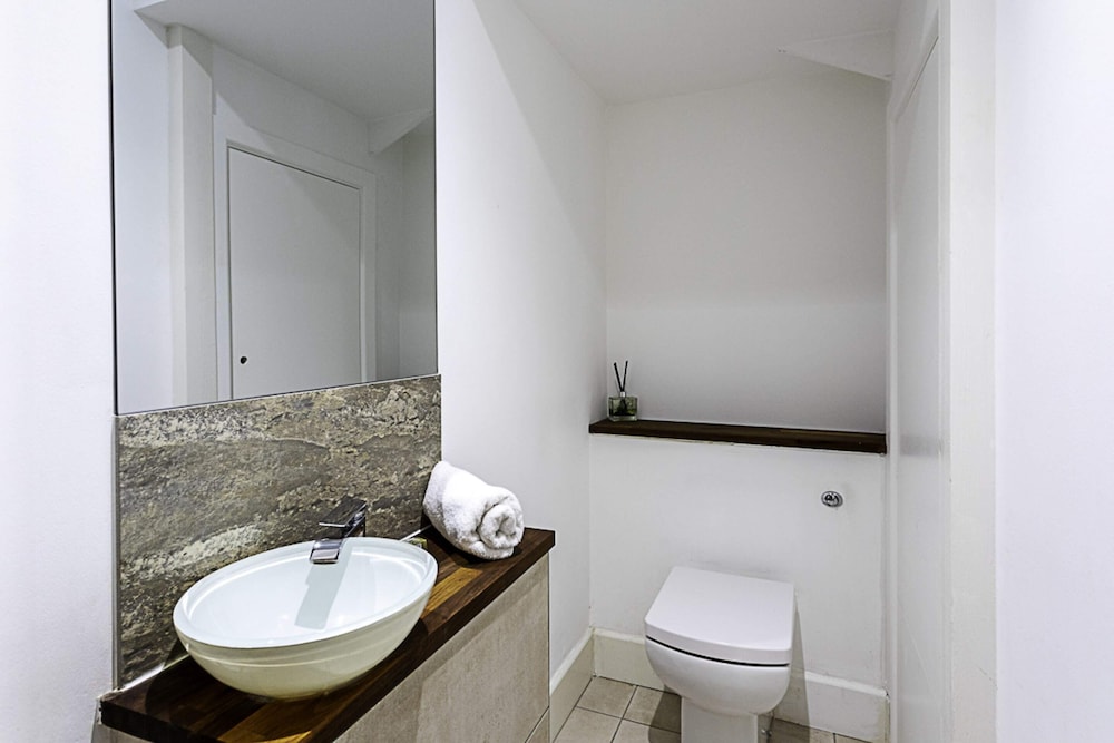 Duplex Two-bed Apartment Near Tower Bridge