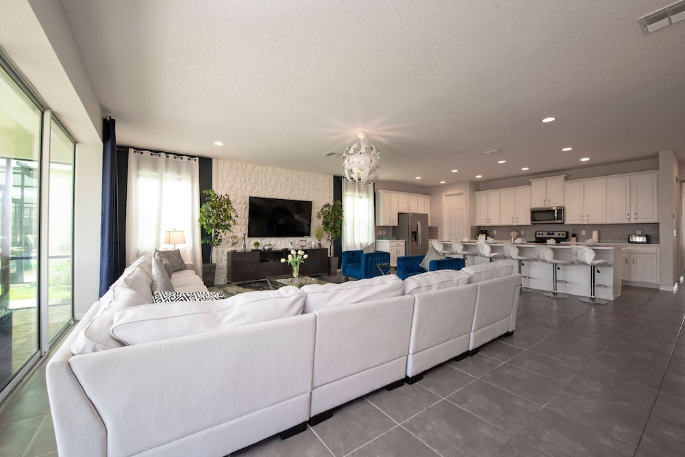 1799 Amazing 9Bd Near Disney