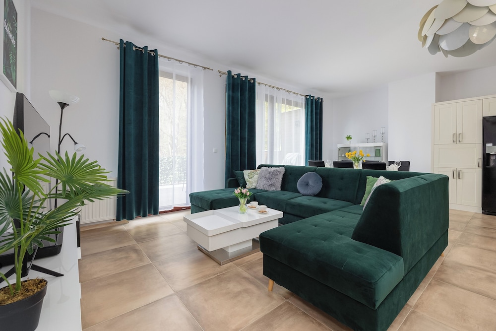 Apartment With Pool by Renters Prestige