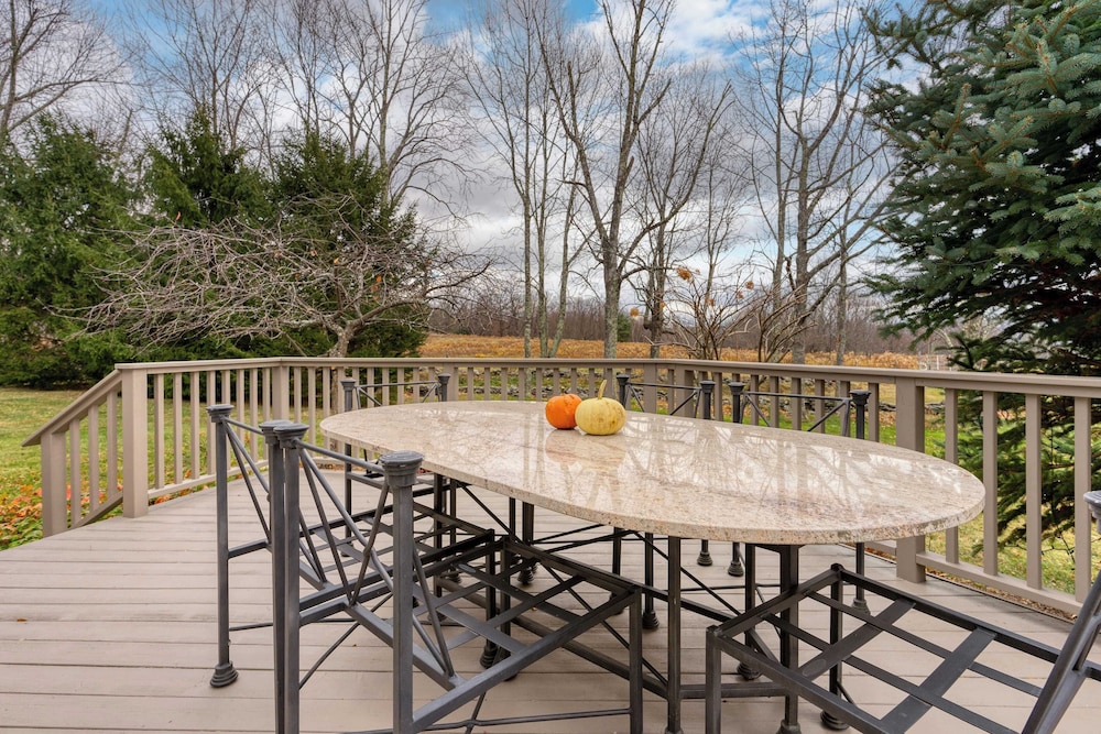 Catskill Park Farm by Avantstay Huge Yard, Fire Pit Near Windham Ski Resort