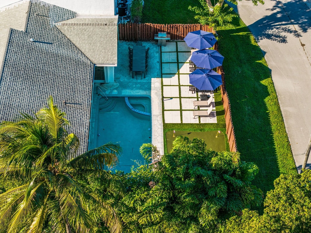 Spacious 6BR Beach Getaway w/ Heated Pool