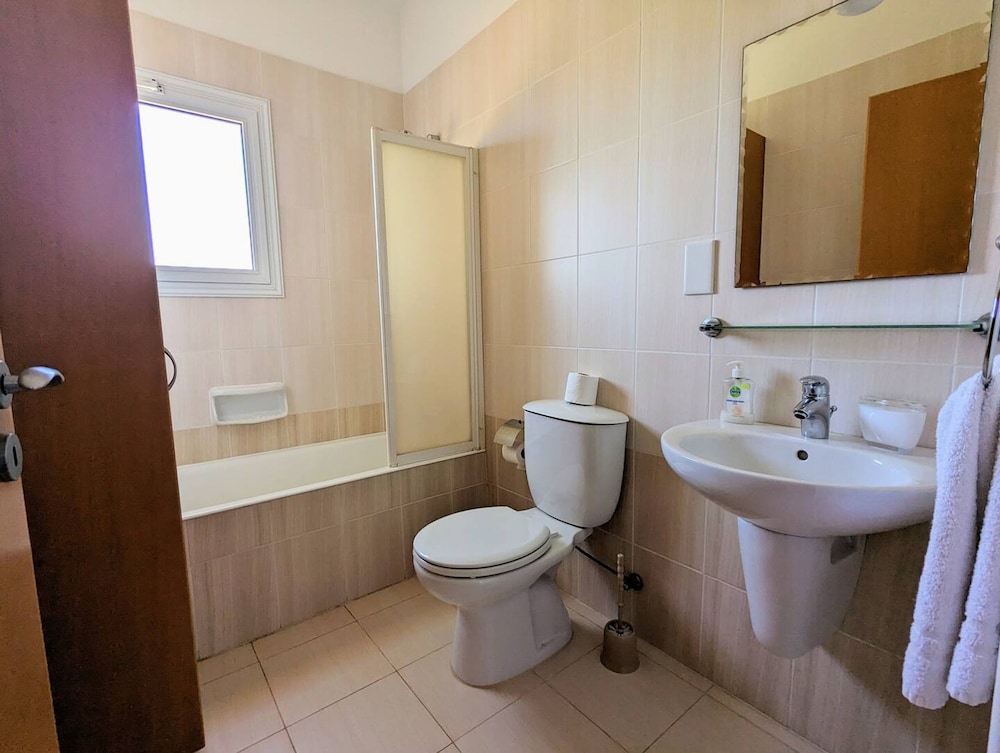 Minas Villa Pool Wifi and Close to Sirena bay
