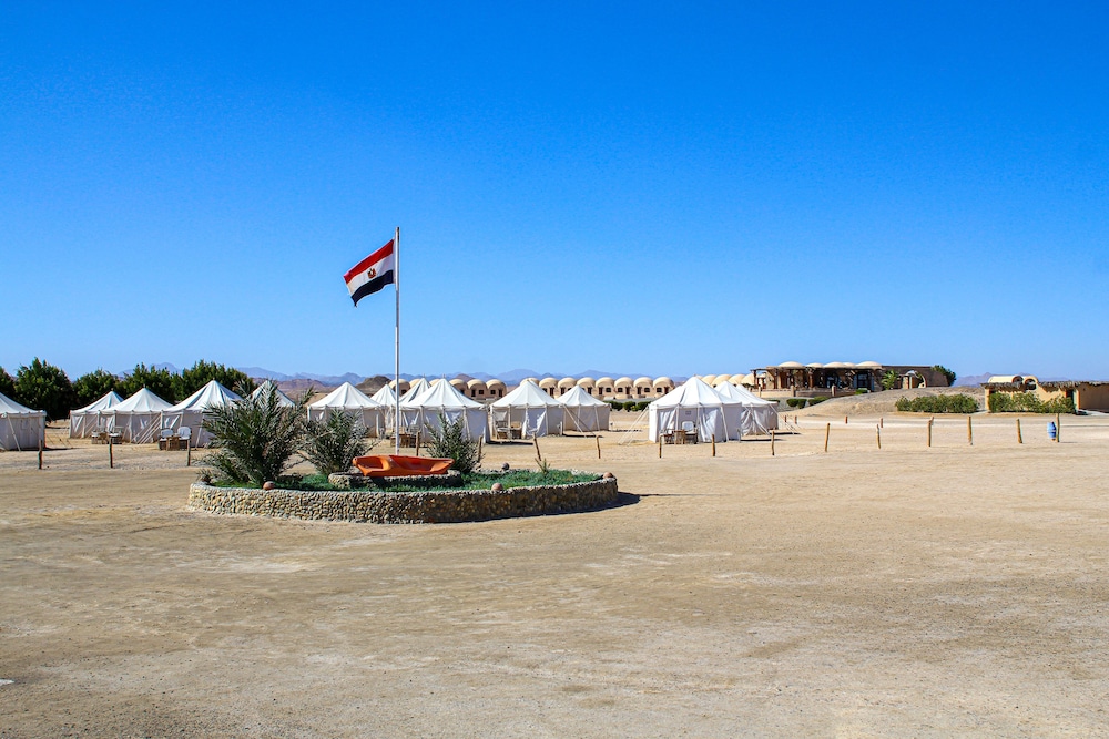 Marsa Nakari Village