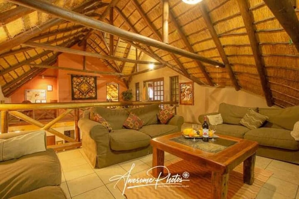 Villa - Sleeps 10 - Pool - Patio - Housekeeping