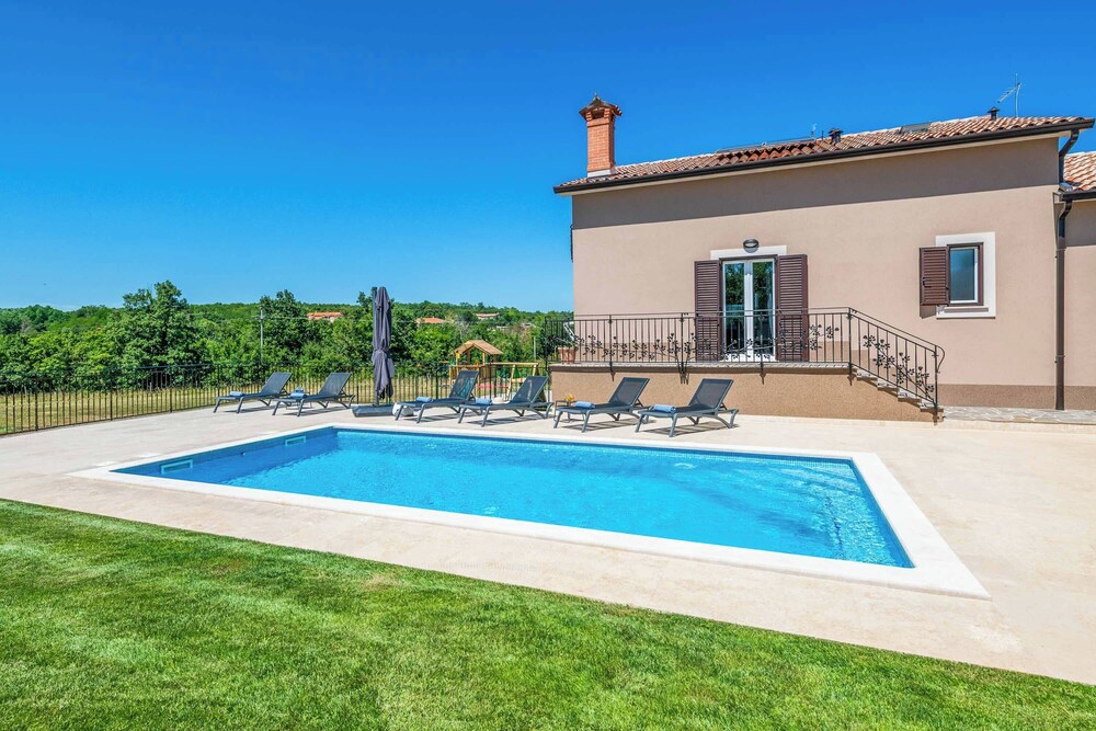 Villa Rosewood