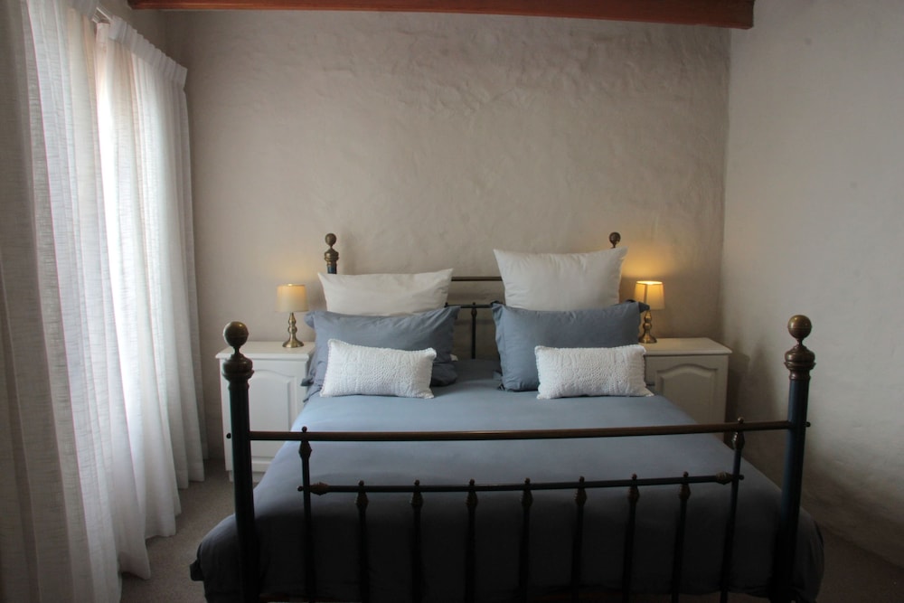 MontMartre Chalets and Guest House