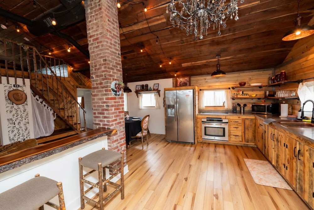 Cowboy Bunkhouse hot tub Lake Farm Nature