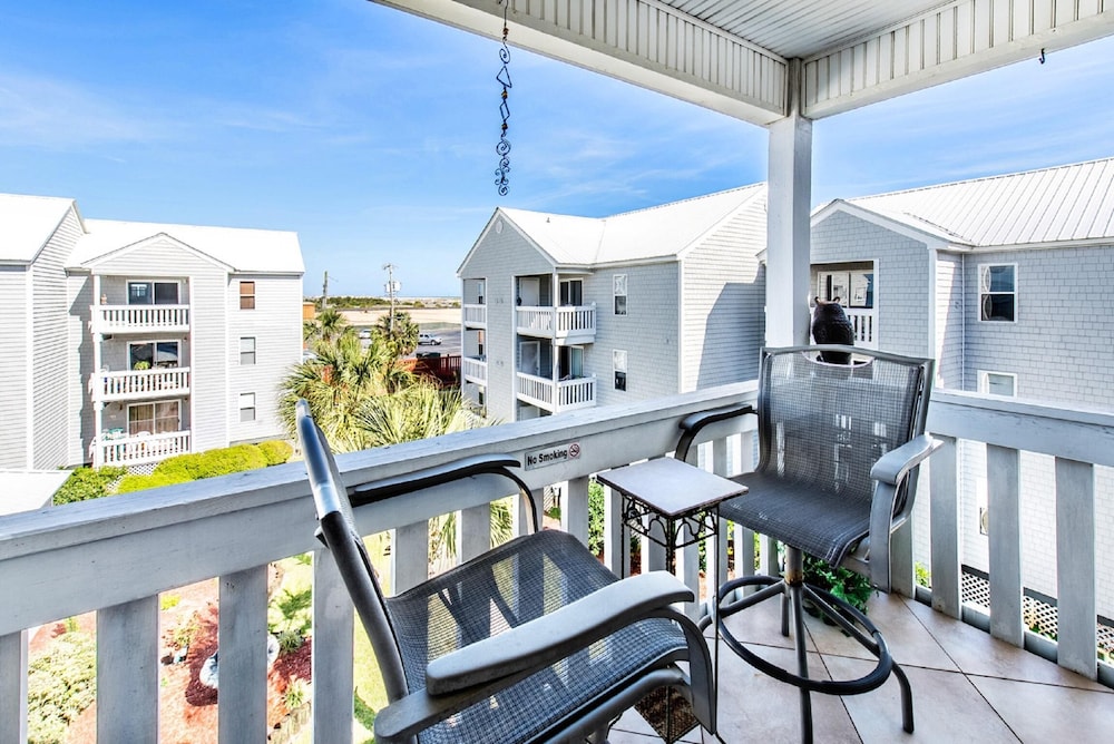 Hermitage By The Bay 305 view 5
