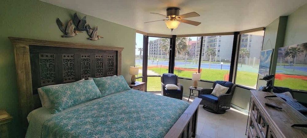 Beachfront Hotspot - New Furnishings - Pool - 1st Floor