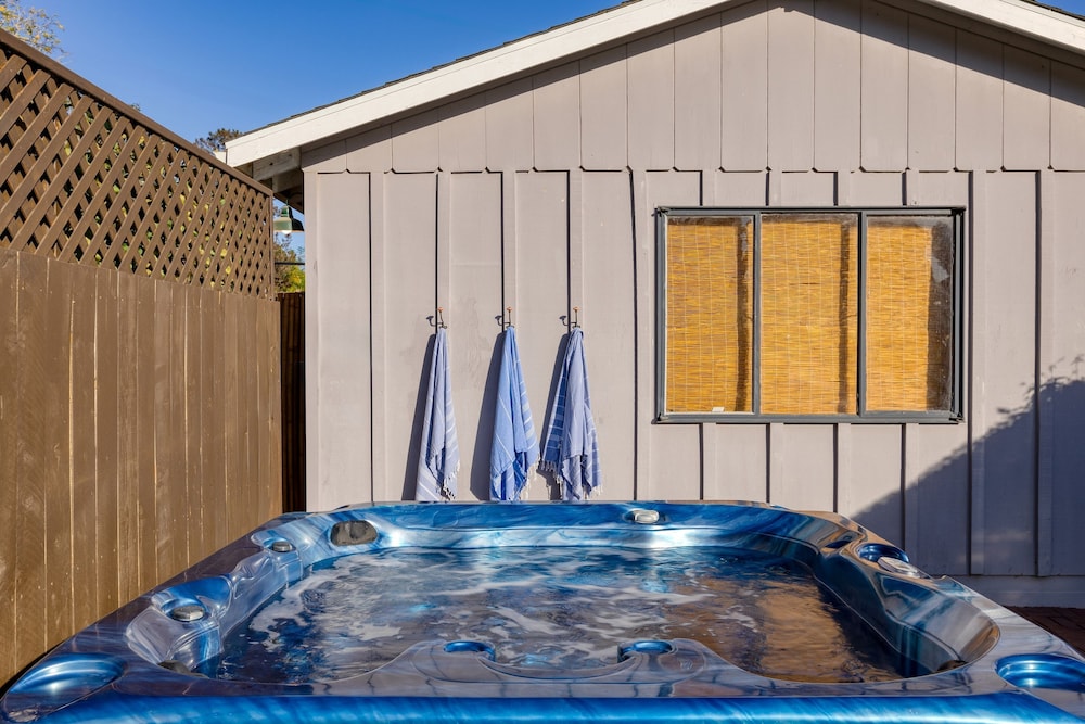Hummingbird Haven by Avantstay Dog-friendly Near the Beach Huge Yard Hot Tub