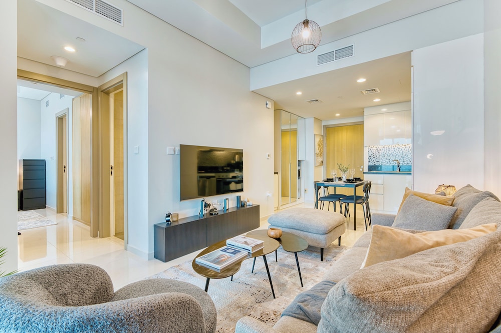 PVH - Contemporary 2BR - Aykon Tower C