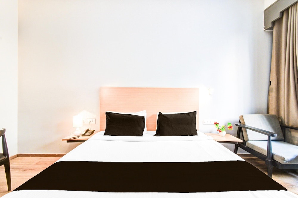 Luxury Stays at Lakdikapul Near Red Hills