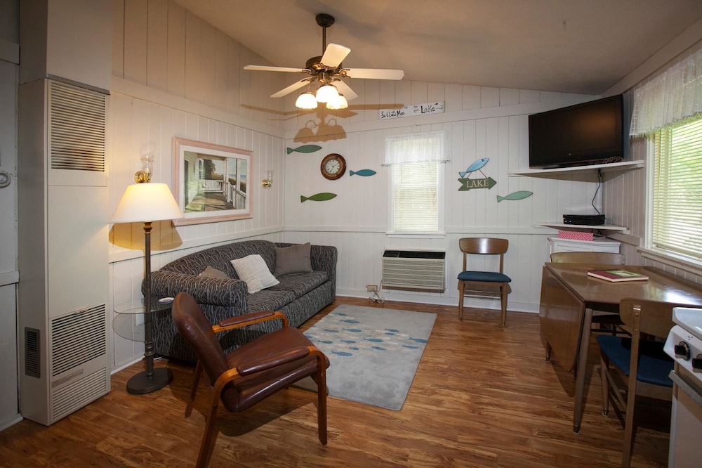 Goshorn Lake Cottages