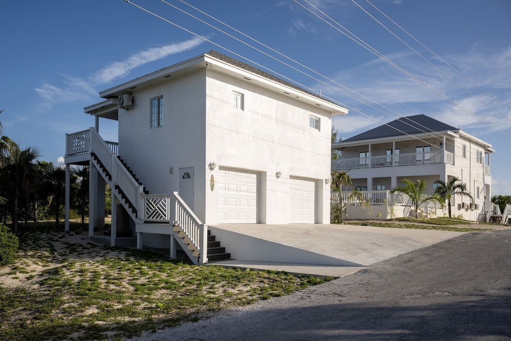 The Better Life & Cottage 5 Bedroom Home
