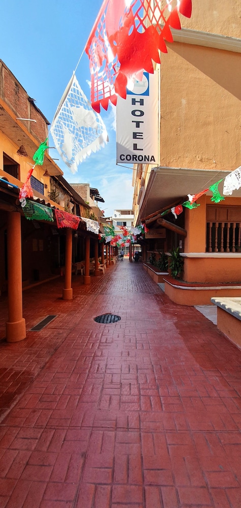 Hotel Corona Zihuatanejo - Image 1