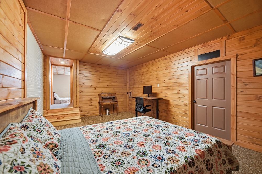 Sprinkle Bottom Lodge 5 Bedroom Cabin