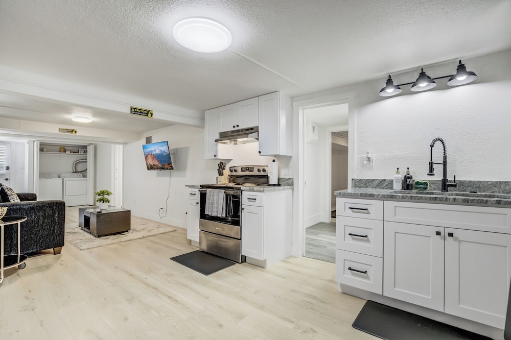 1318 E Pikes Peak