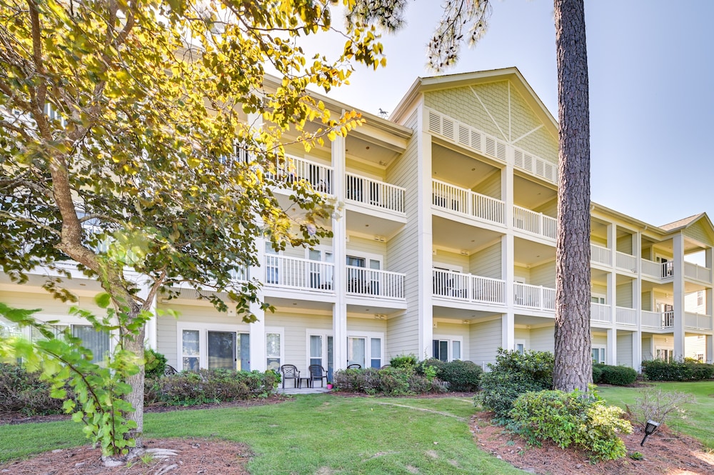 ~ 6 Mi to Ocean w/ Pool & Golf: Myrtle Beach Condo view 5