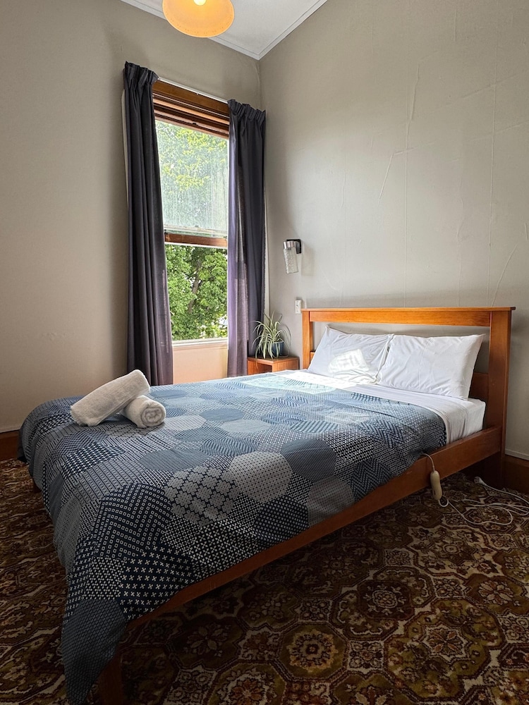 Gladstone Grand Hotel