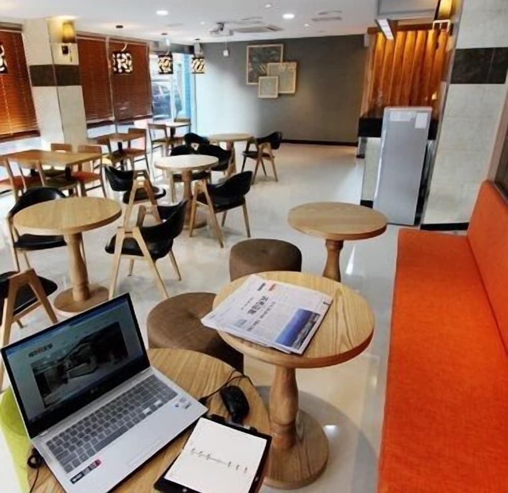 Jeju R Hotel & Guest House - Hostel