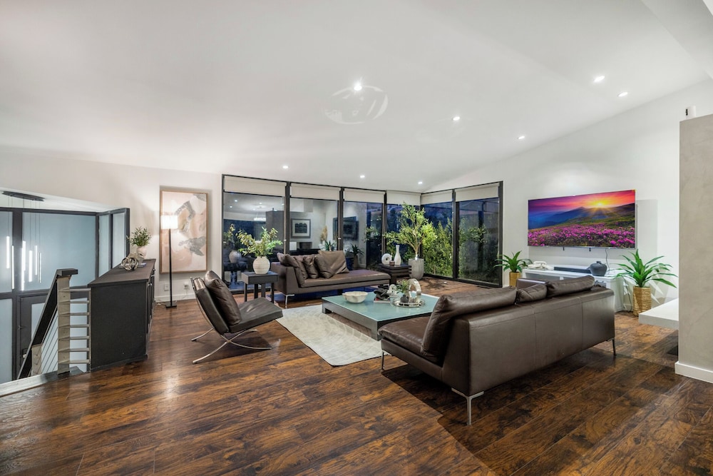 Shirley Lane- Elegant Mid-century Oasis With Pool & Canyon Views