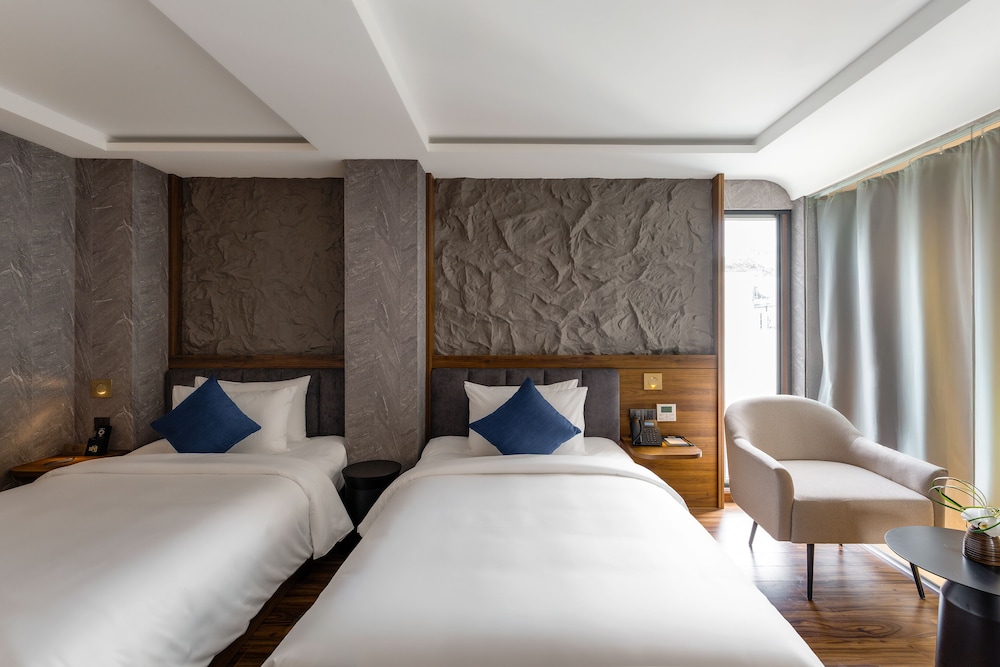 Kin Hotel Thai Van Lung 11