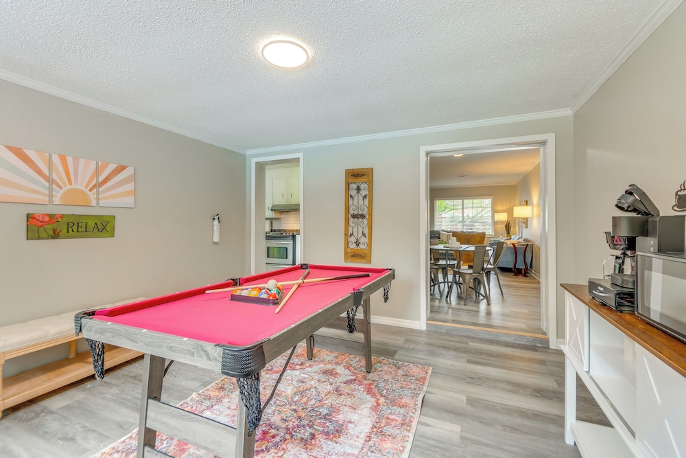 Foosball Games & Al Fresco Dining: Pensacola Home!
