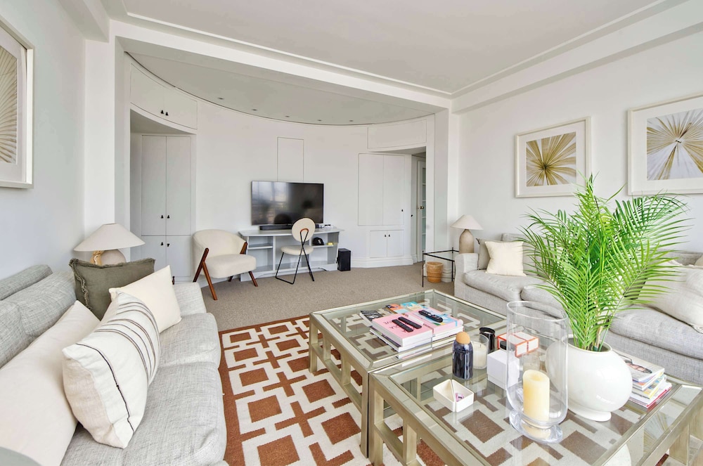 Large 1 Bedroom Apartment - Chelsea
